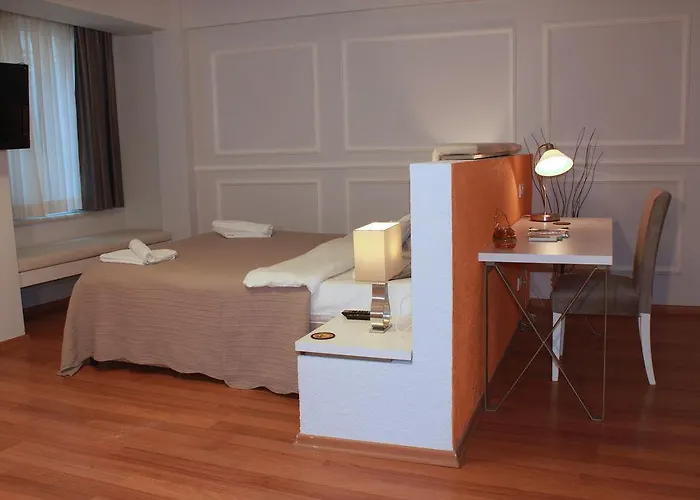 212 Aparthotel 4*