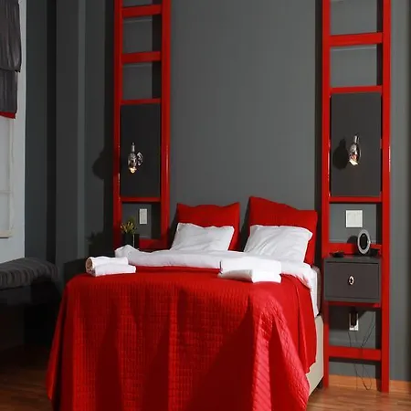 Ξενοδοχείο με διαμερίσματα 212 4*