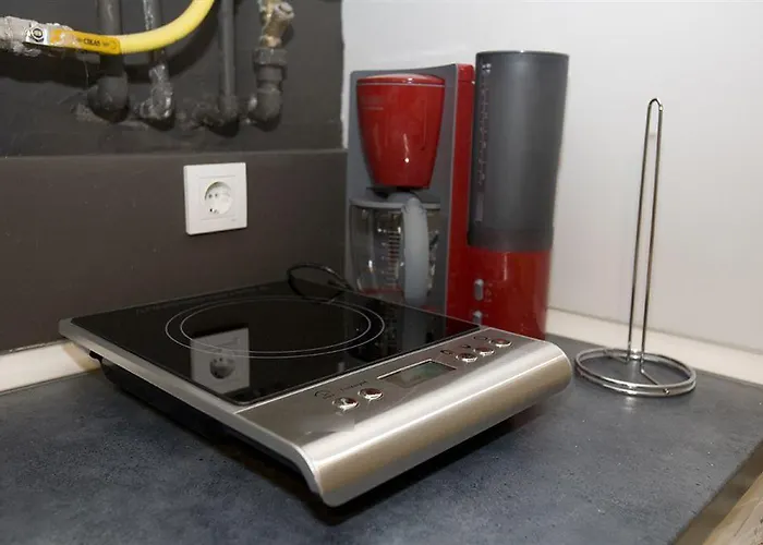 מלון דירות 212 4*